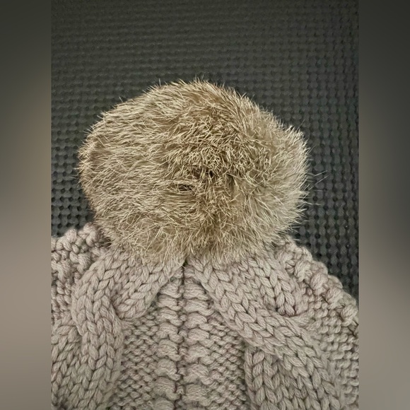 Tan Cozy Tory Burch Cable Knit Beanie Hat with Faux Fur Pom Pom - Picture 4 of 5